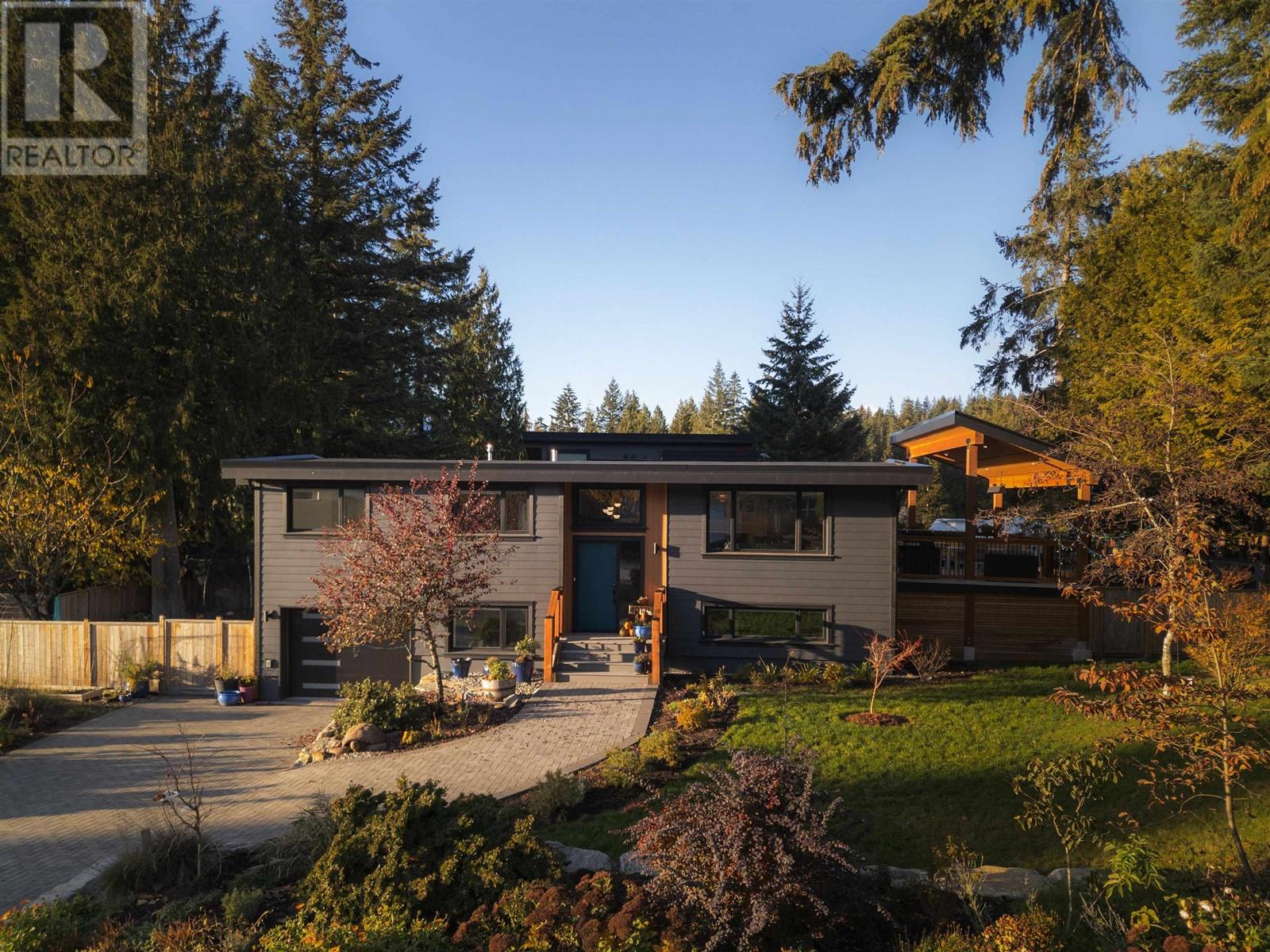 40175 Kintyre Drive, Squamish, British Columbia  V8B 0A4 - Photo 1 - R2949978