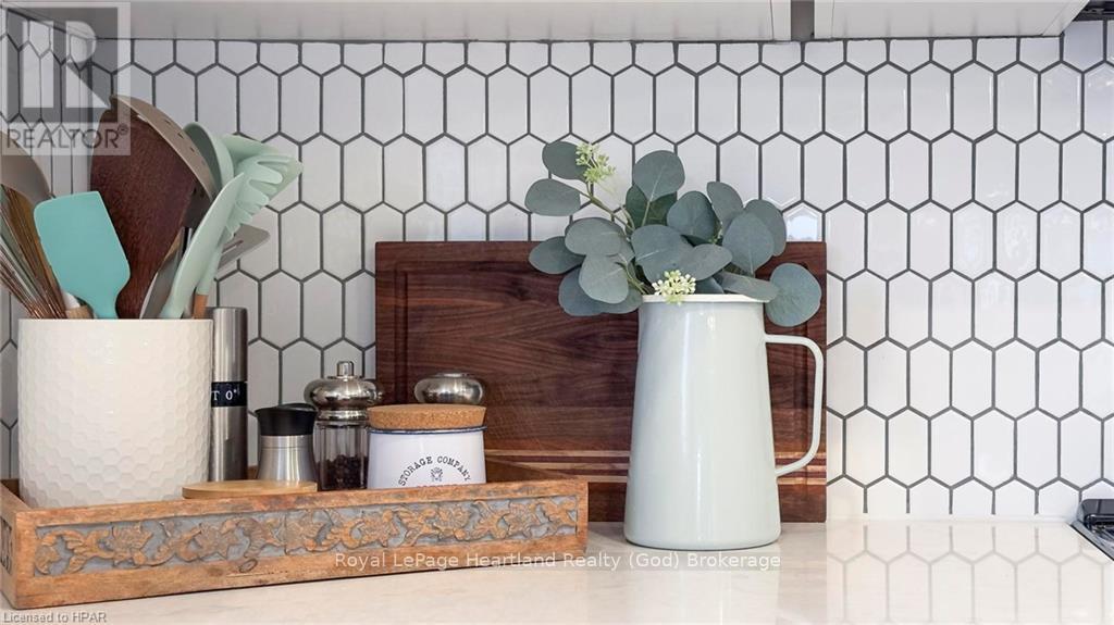 103 Huron Heights Drive, Ashfield-Colborne-Wawanosh, Ontario  N7A 0C1 - Photo 16 - X11823078