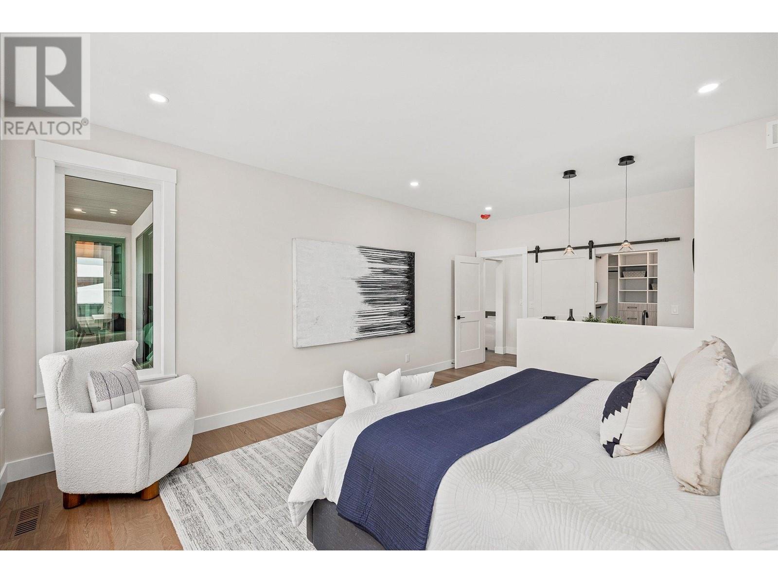 Property at 989 Loseth Drive image 4