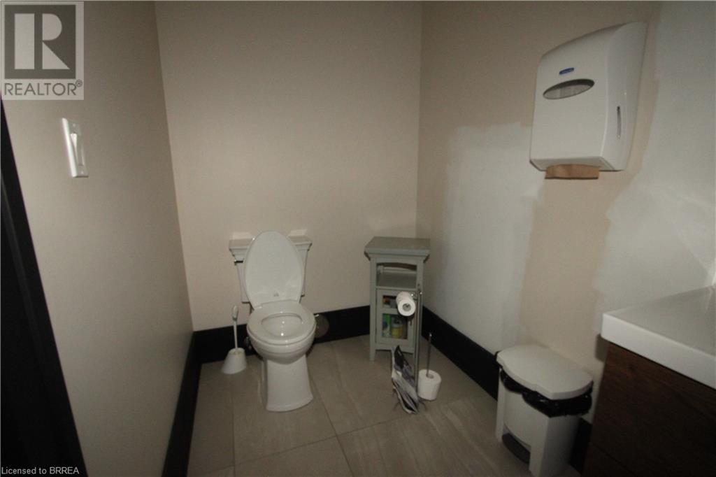 142 West Street Unit# A, Brantford, Ontario  N3T 3G3 - Photo 32 - 40684657