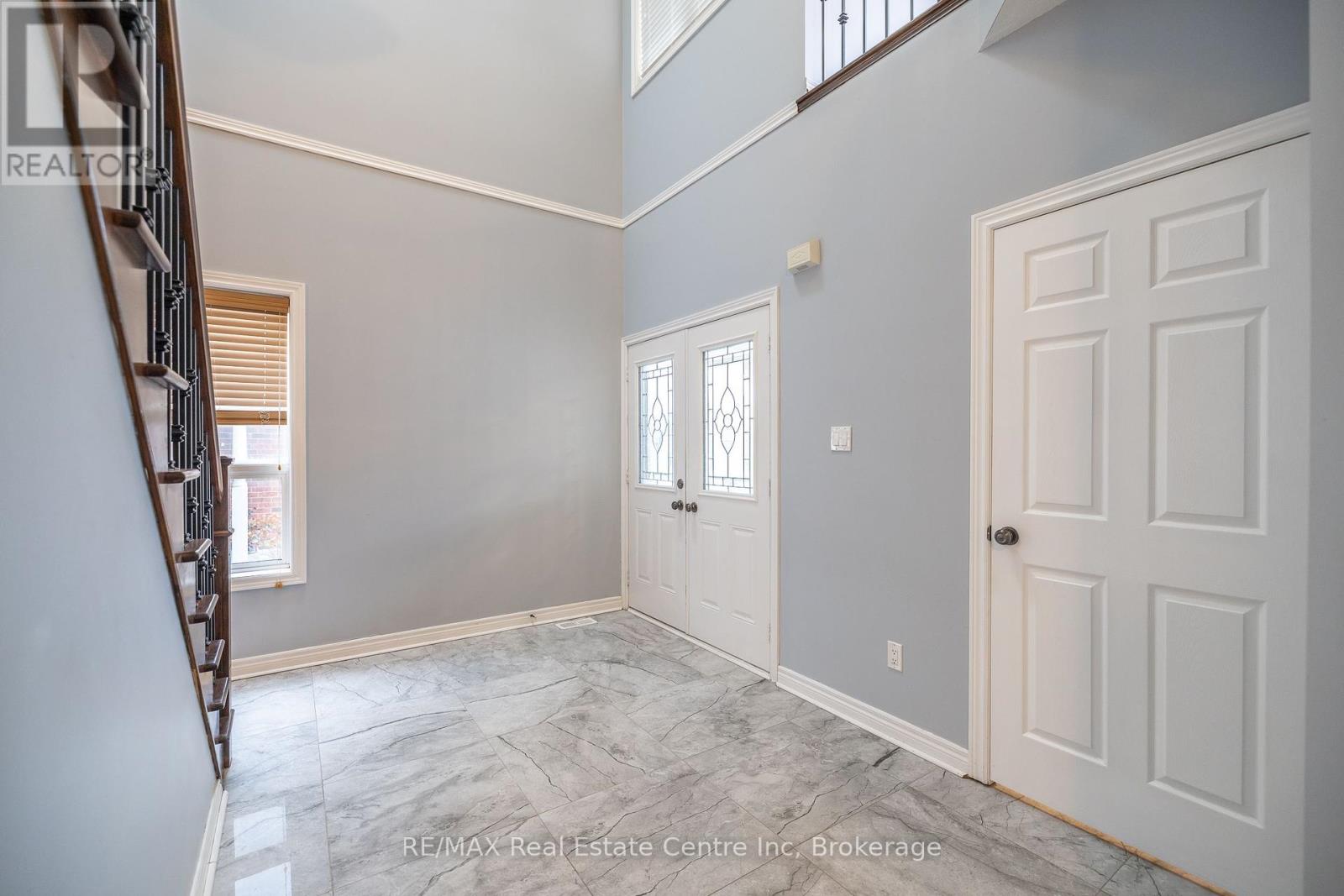 4 Clairfields Drive W, Guelph, Ontario  N1G 5H5 - Photo 4 - X11889416