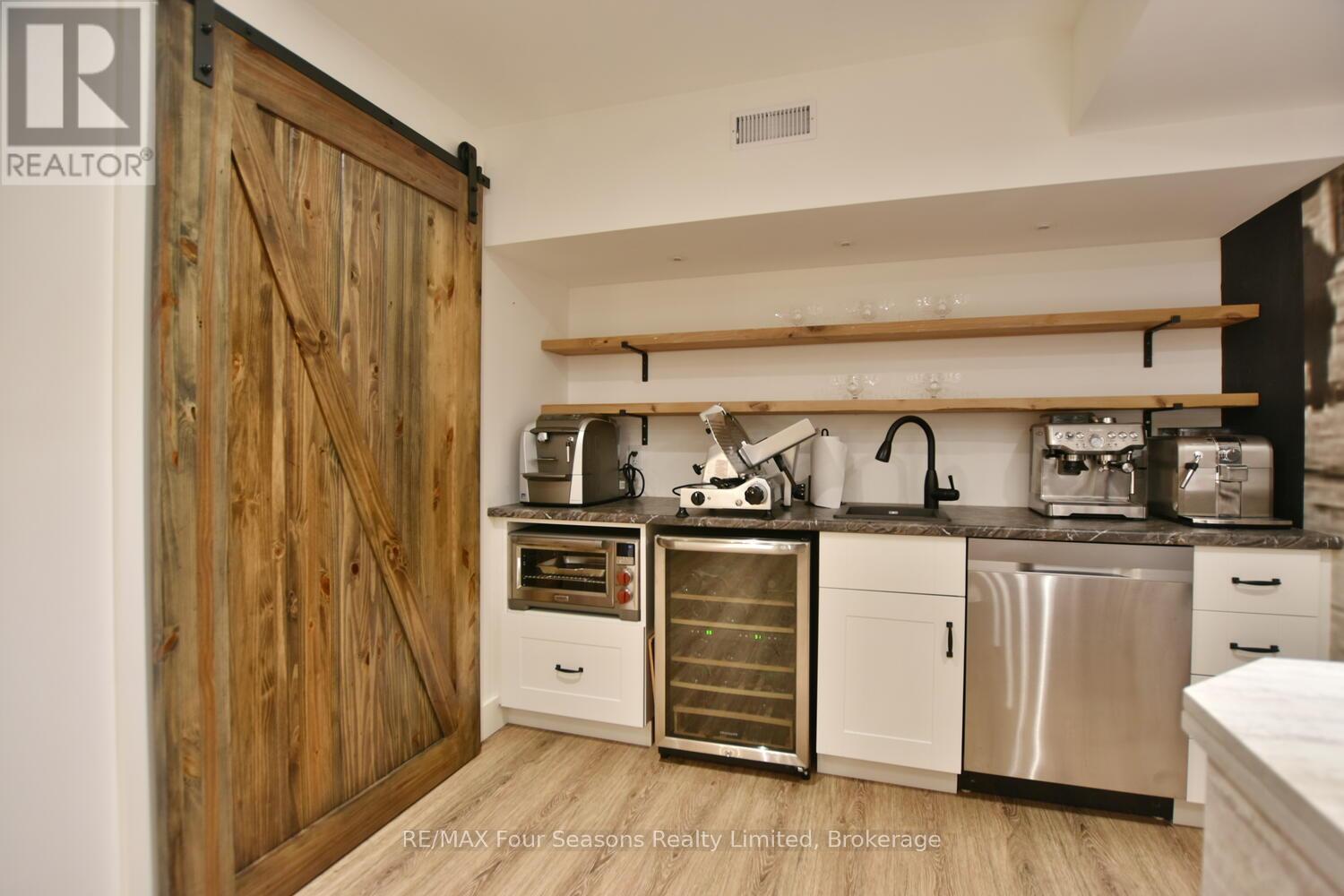 129 Blueski George Crescent, Blue Mountains, Ontario  L9Y 0S9 - Photo 32 - X11889591