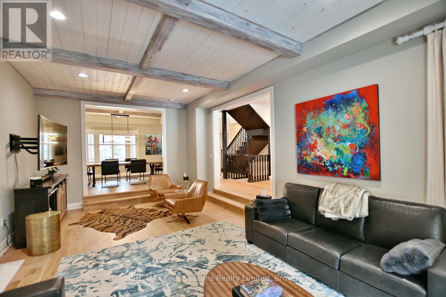 129 Blueski George Crescent, Blue Mountains, Ontario  L9Y 0S9 - Photo 4 - X11889591