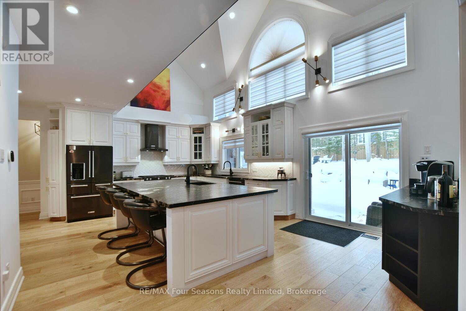 129 Blueski George Crescent, Blue Mountains, Ontario  L9Y 0S9 - Photo 6 - X11889591