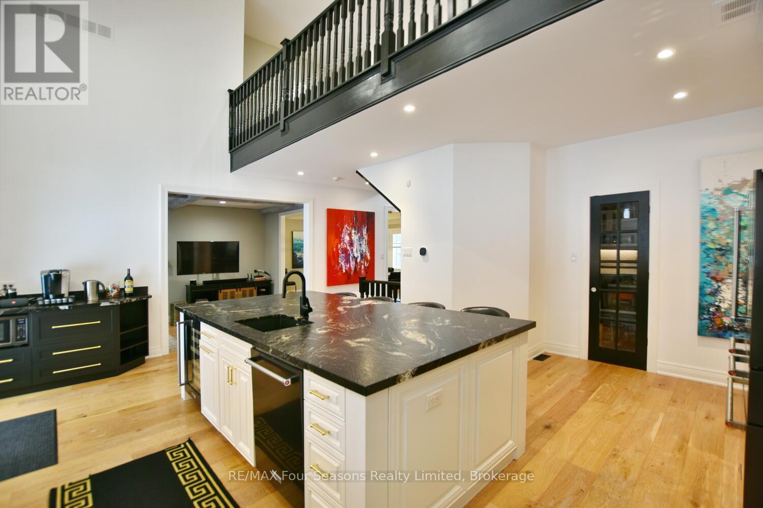 129 Blueski George Crescent, Blue Mountains, Ontario  L9Y 0S9 - Photo 7 - X11889591