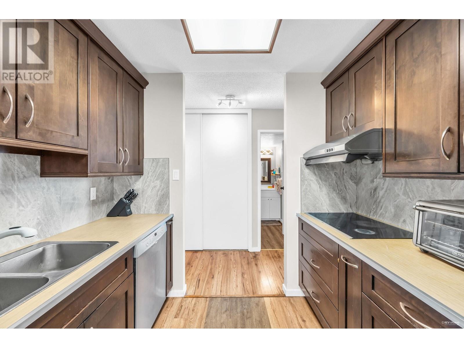 Listing Picture 10 of 20 : 702 7100 GILBERT ROAD, Richmond / 烈治文 - 魯藝地產 Yvonne Lu Group - MLS Medallion Club Member