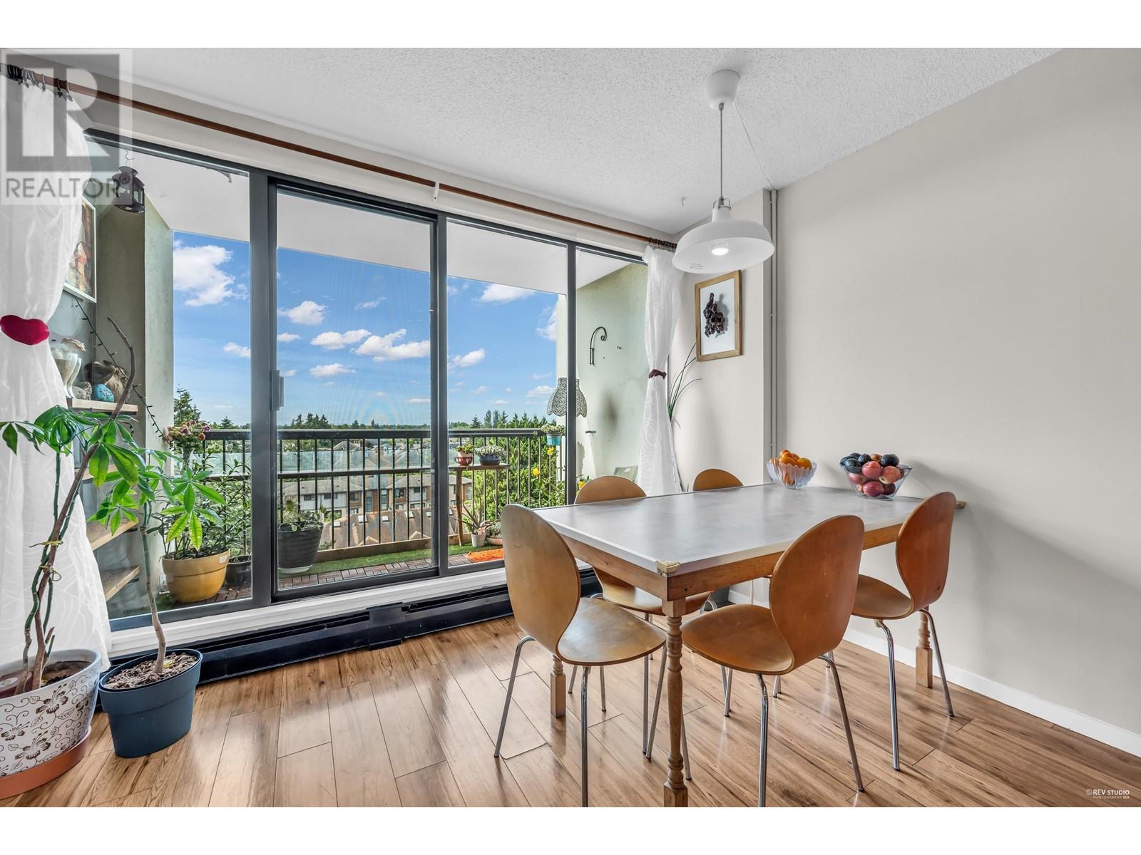 Listing Picture 19 of 20 : 702 7100 GILBERT ROAD, Richmond / 烈治文 - 魯藝地產 Yvonne Lu Group - MLS Medallion Club Member