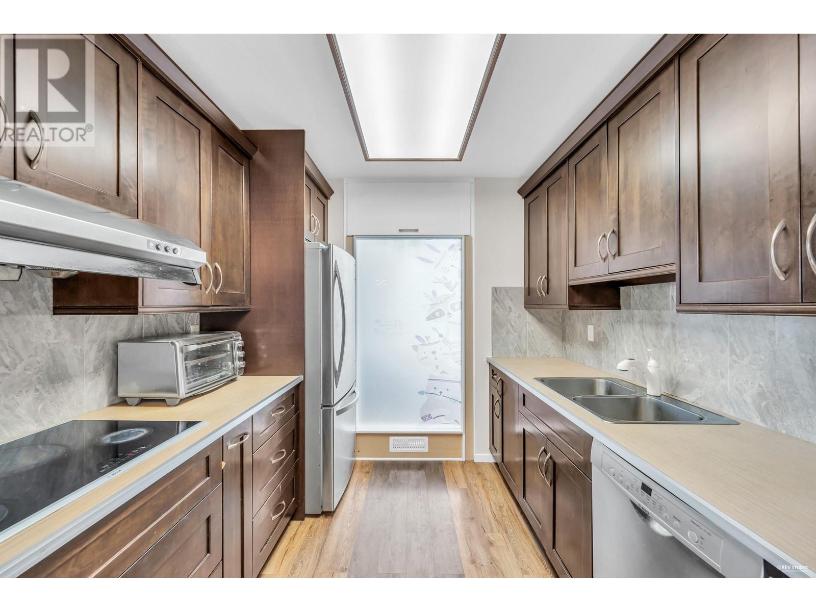 Listing Picture 4 of 20 : 702 7100 GILBERT ROAD, Richmond / 烈治文 - 魯藝地產 Yvonne Lu Group - MLS Medallion Club Member