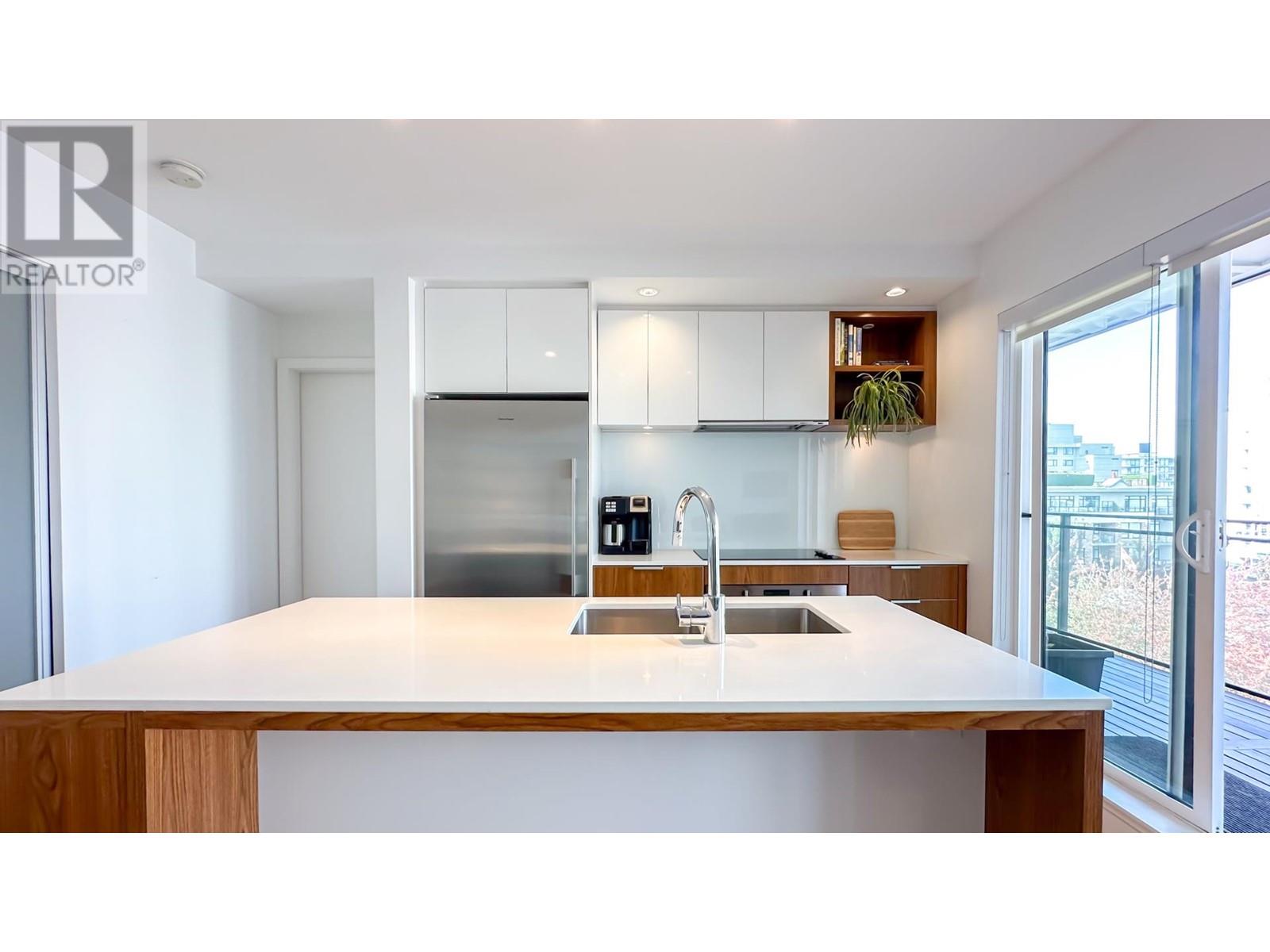 311 111 E 3rd Street, North Vancouver, British Columbia  V7L 0C6 - Photo 3 - R2950033