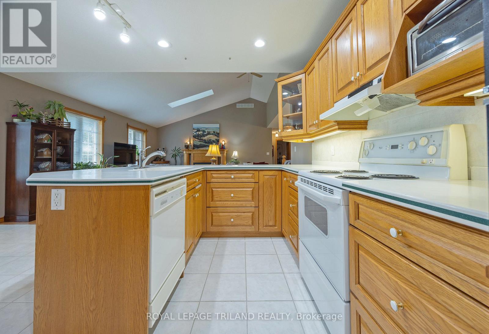 22164 Dundonald Road, Southwest Middlesex, Ontario  N0L 1M0 - Photo 13 - X11889671
