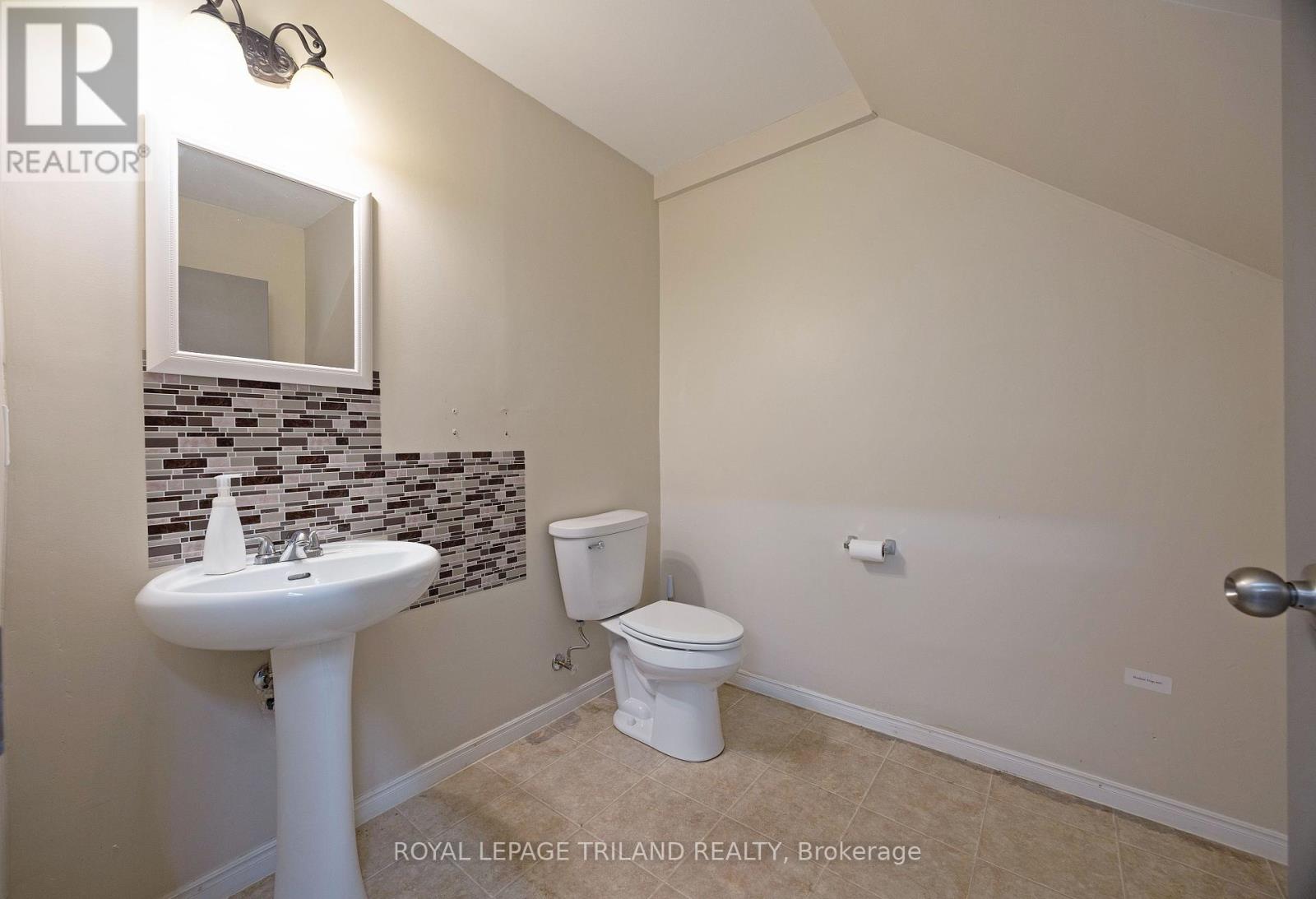 22164 Dundonald Road, Southwest Middlesex, Ontario  N0L 1M0 - Photo 34 - X11889671