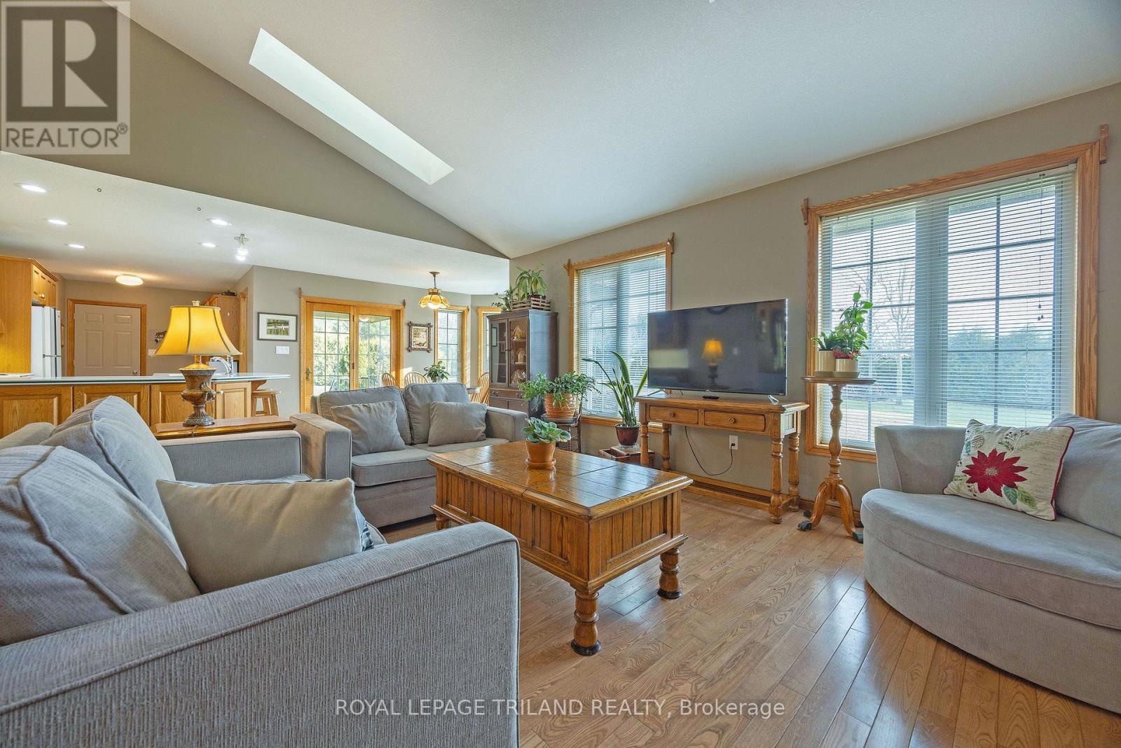 22164 Dundonald Road, Southwest Middlesex, Ontario  N0L 1M0 - Photo 8 - X11889671
