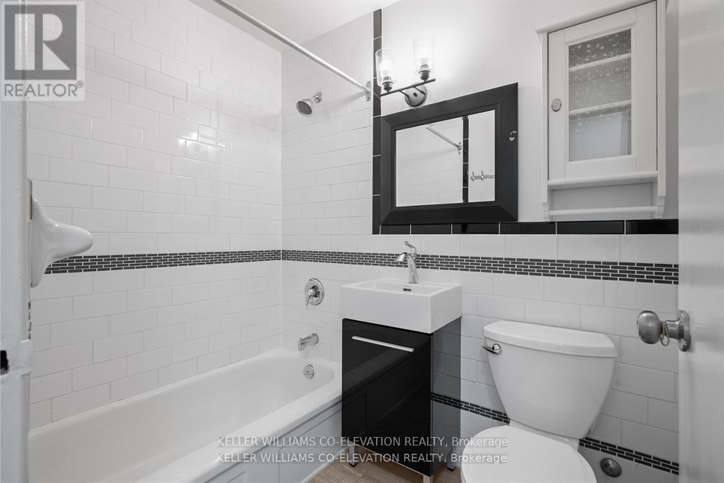 204 - 14 Deer Park Crescent, Toronto, Ontario  M4V 2C2 - Photo 25 - C11889753