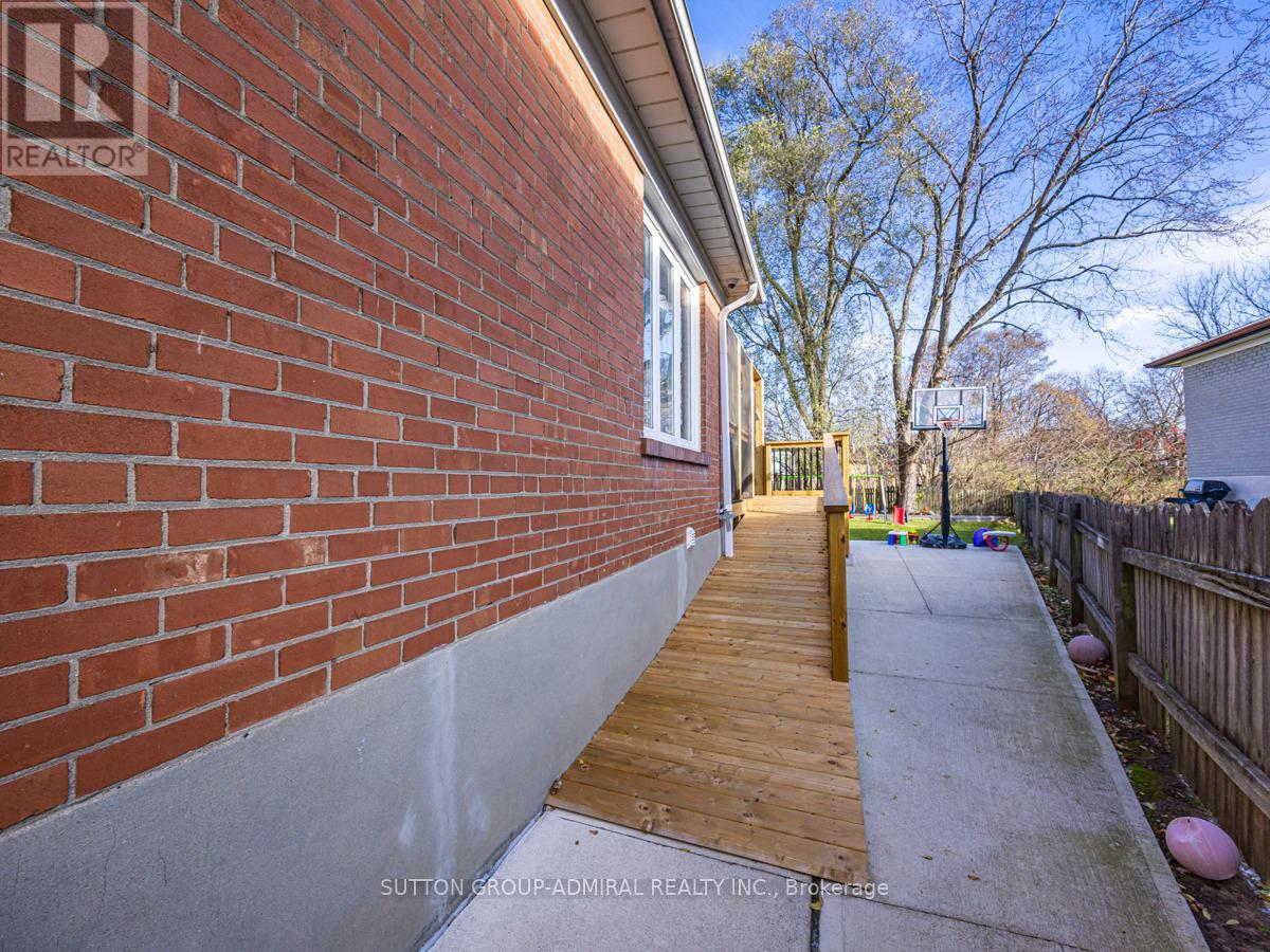 17 Dorchester Drive, Toronto, Ontario  M3H 3J2 - Photo 34 - C11886231