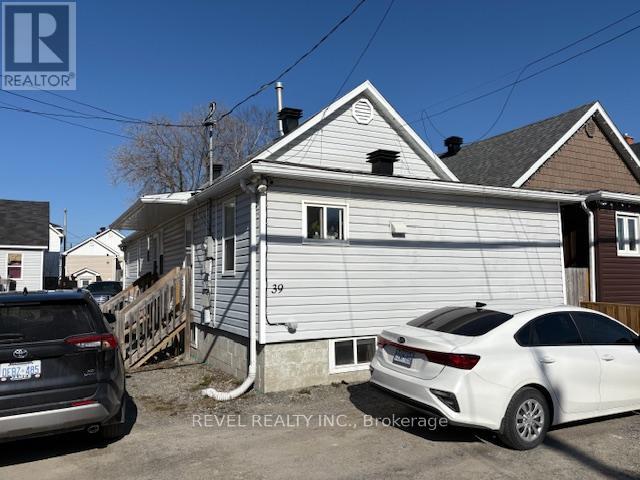Property at 39 MAPLE STREET N image 1