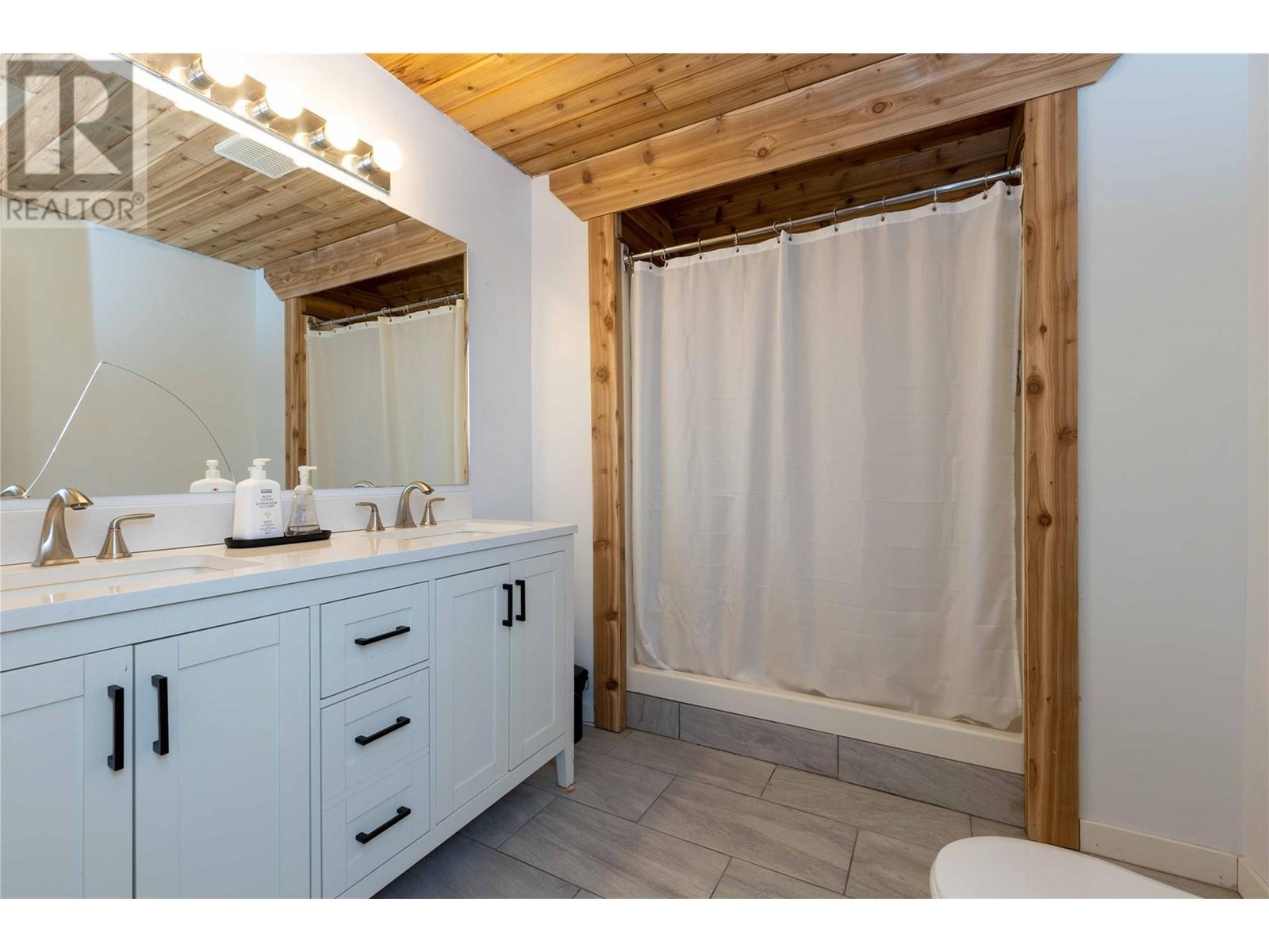 8240 Loakin Bear Creek Road, Chase, British Columbia  V0E 1M2 - Photo 13 - 10327882