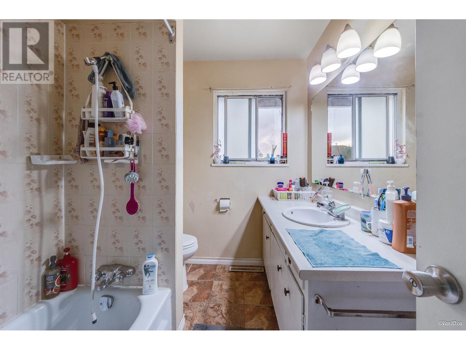 Listing Picture 11 of 27 : 4311 WOODHEAD ROAD, Richmond / 烈治文 - 魯藝地產 Yvonne Lu Group - MLS Medallion Club Member