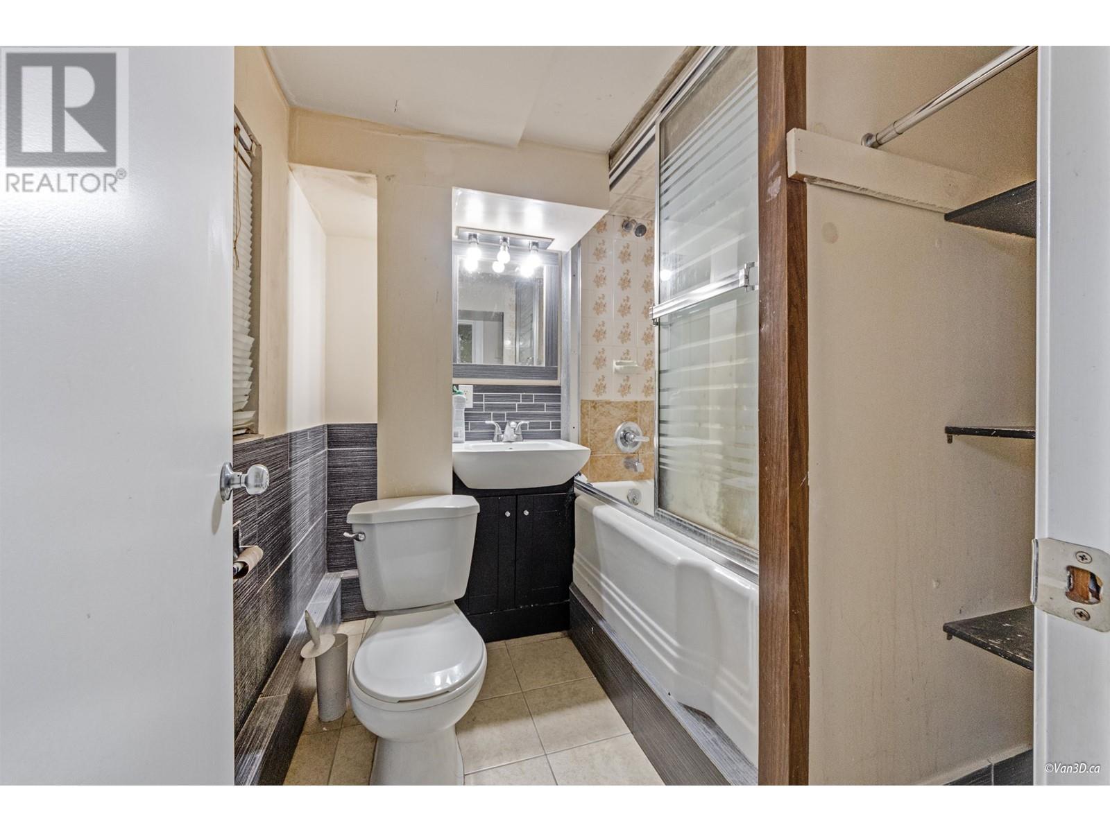 Listing Picture 23 of 27 : 4311 WOODHEAD ROAD, Richmond / 烈治文 - 魯藝地產 Yvonne Lu Group - MLS Medallion Club Member