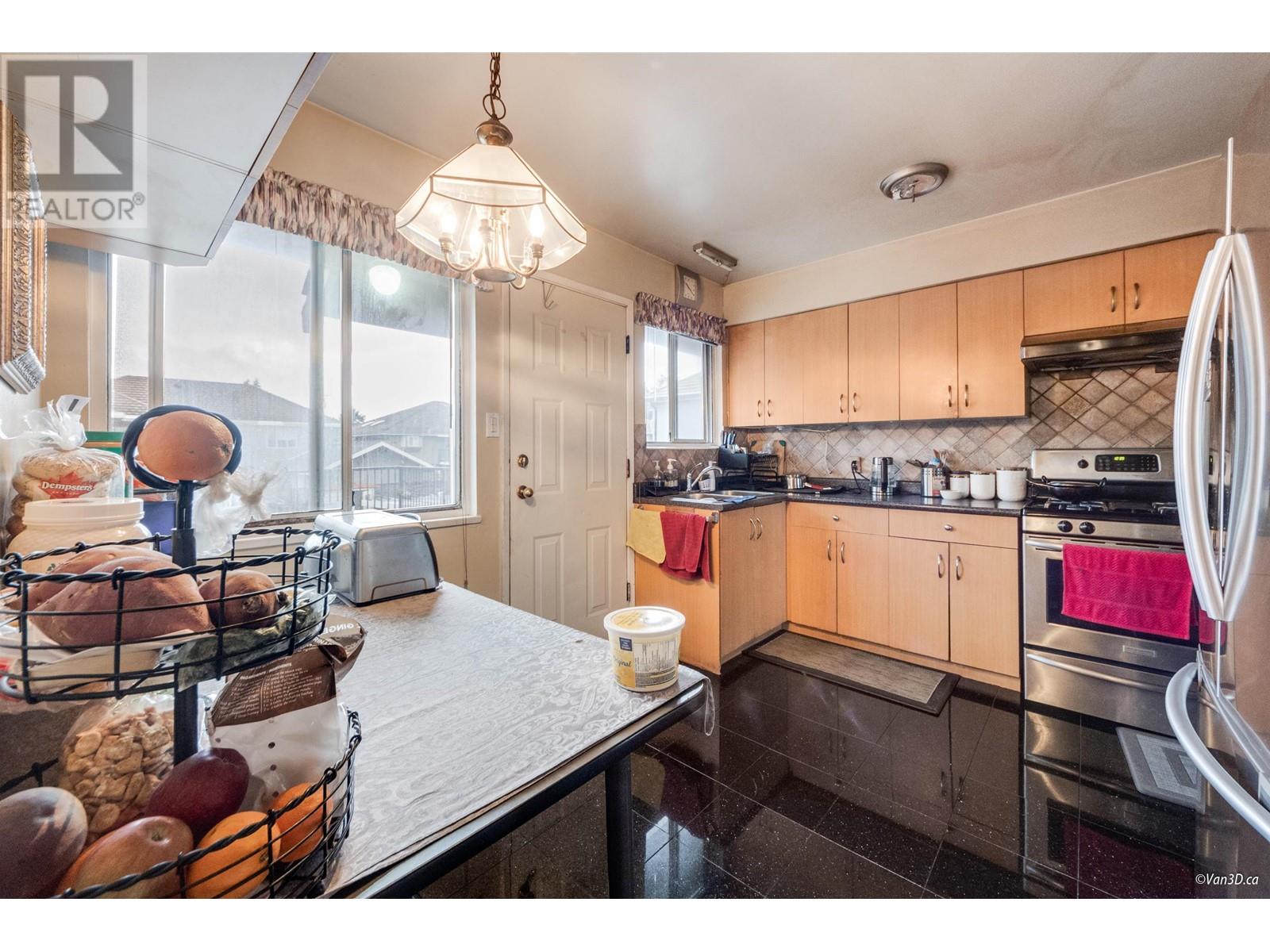 Listing Picture 7 of 27 : 4311 WOODHEAD ROAD, Richmond / 烈治文 - 魯藝地產 Yvonne Lu Group - MLS Medallion Club Member