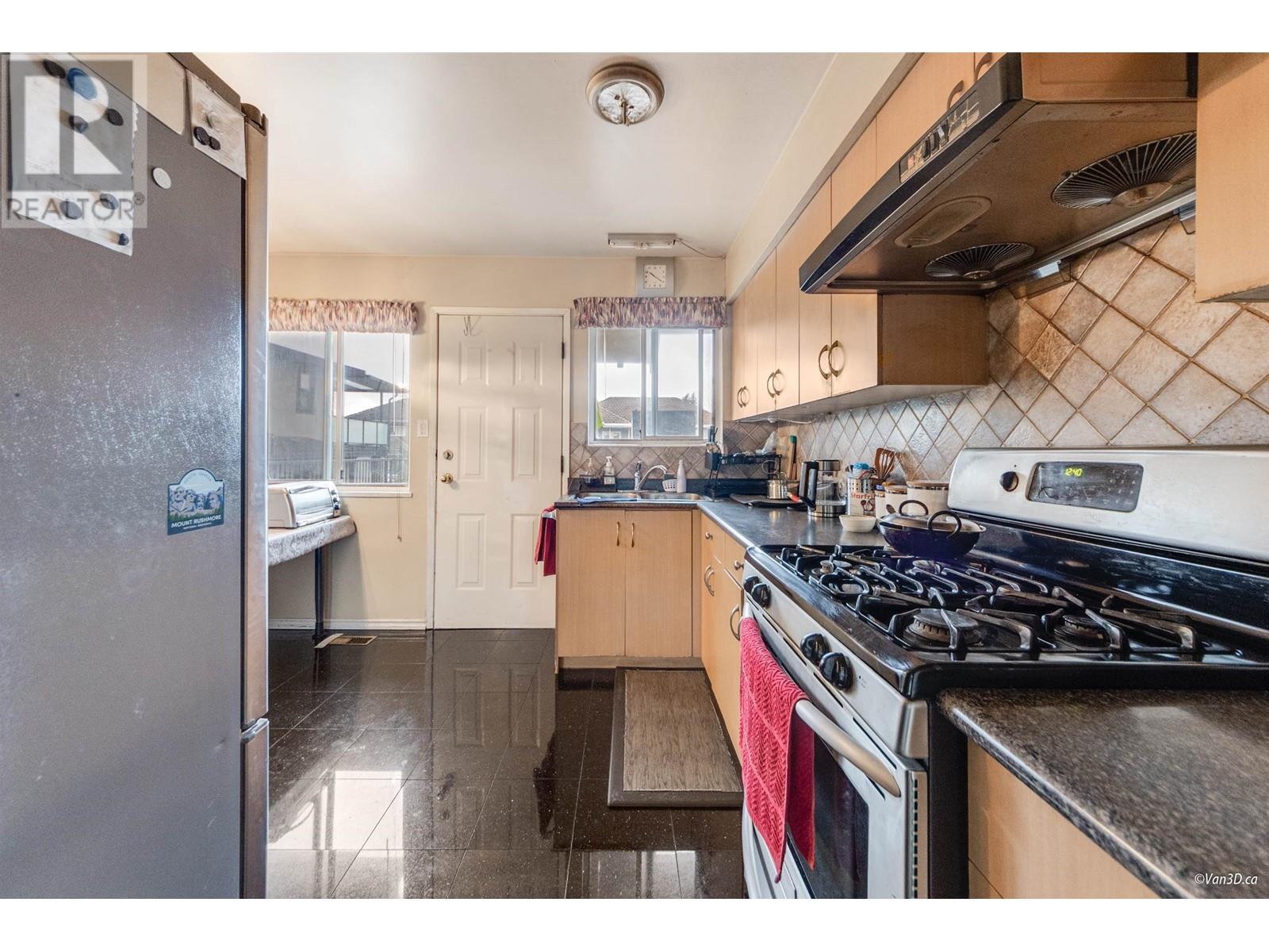 Listing Picture 8 of 27 : 4311 WOODHEAD ROAD, Richmond / 烈治文 - 魯藝地產 Yvonne Lu Group - MLS Medallion Club Member