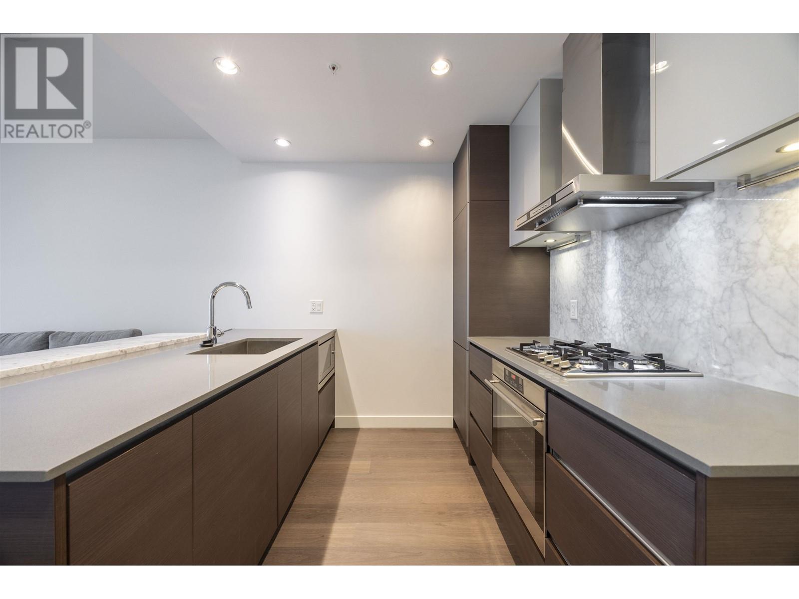 Listing Picture 5 of 20 : 2111 6098 STATION STREET, Burnaby / 本拿比 - 魯藝地產 Yvonne Lu Group - MLS Medallion Club Member