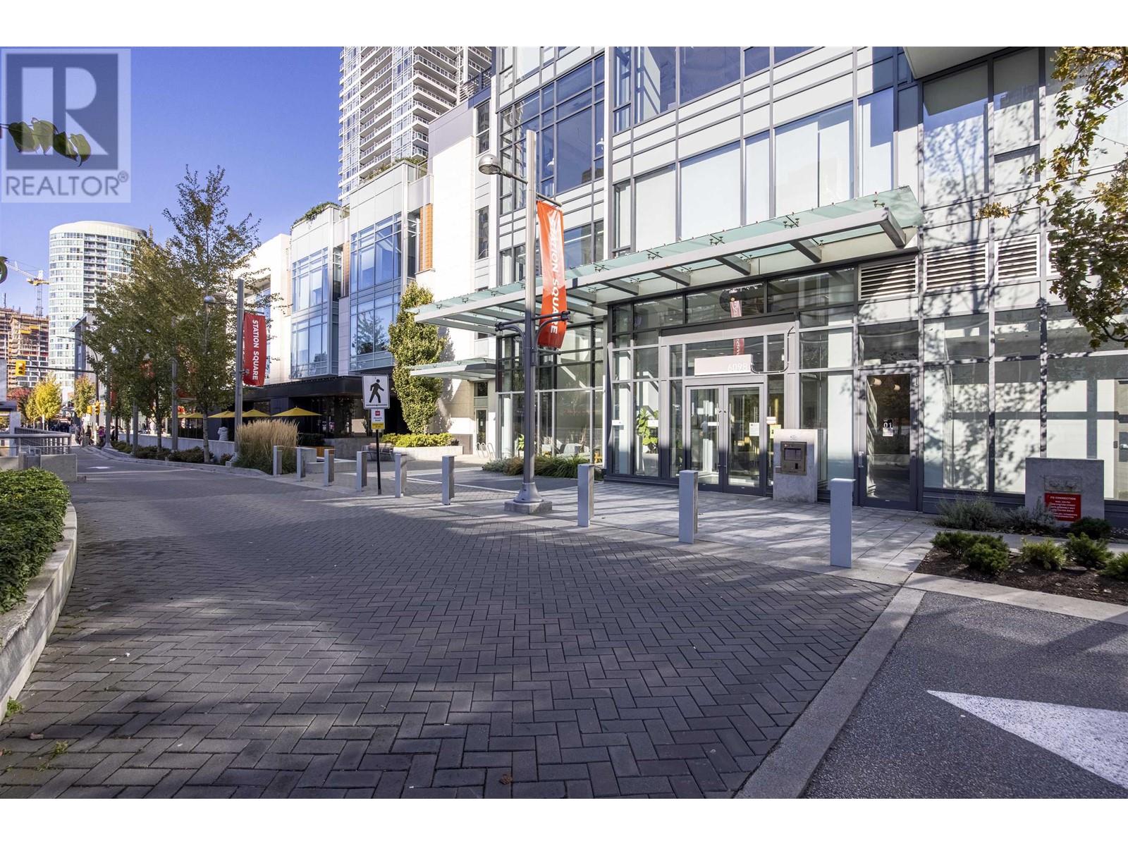 Listing Picture 2 of 20 : 2111 6098 STATION STREET, Burnaby / 本拿比 - 魯藝地產 Yvonne Lu Group - MLS Medallion Club Member