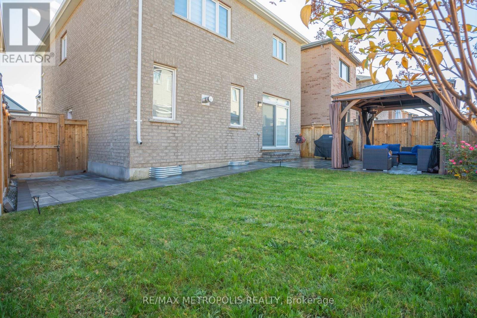 1084 Orenda StreetPickering, Ontario  L1X 0G5 - Photo 6 - E11889948