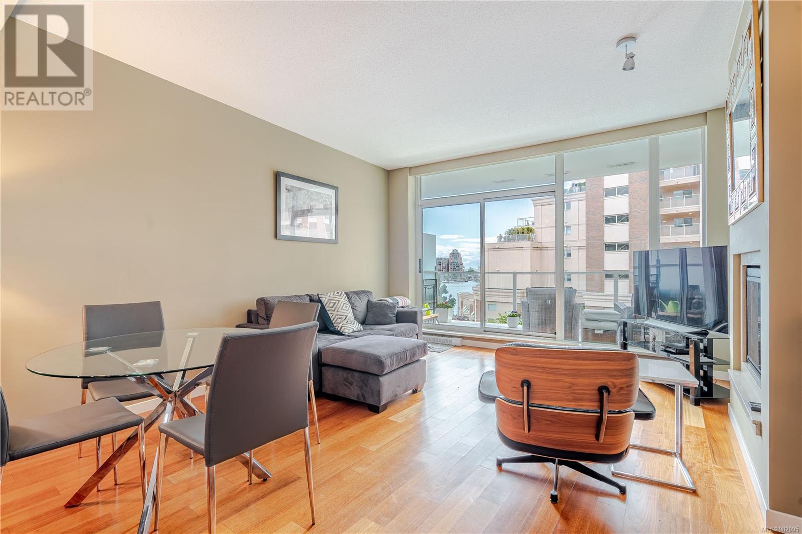 Property at 304 68 Songhees Rd image 3