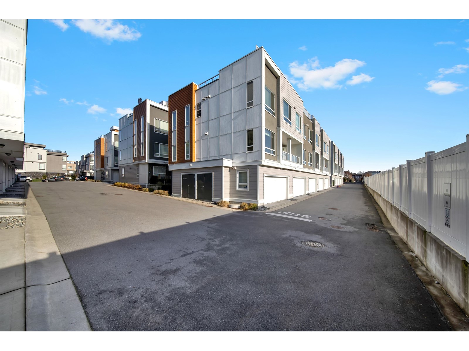 Property at 41 19628 55A AVENUE image 1