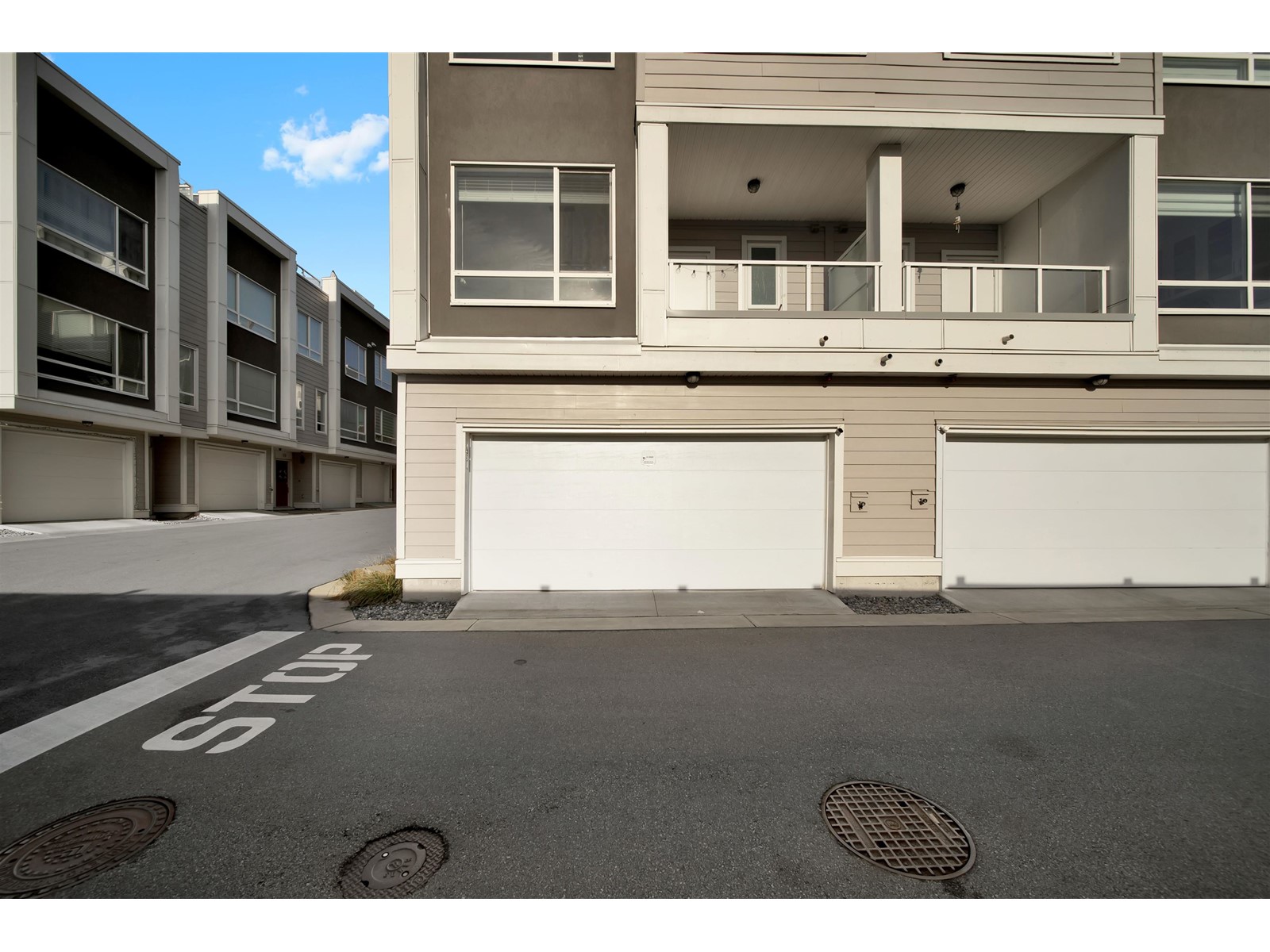 Property at 41 19628 55A AVENUE image 2
