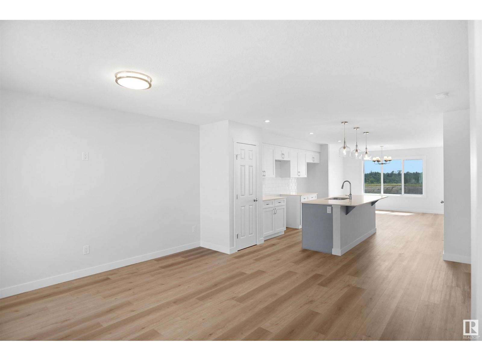 Property at 17358 6A ST NW image 3