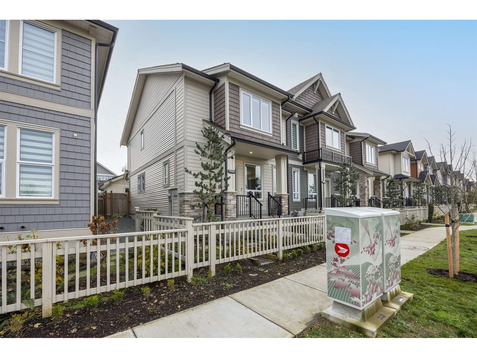 Property at 20526 78 AVENUE image 2