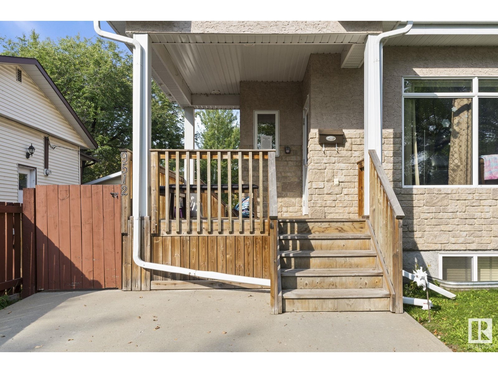 Property at 9512 154 ST NW image 4