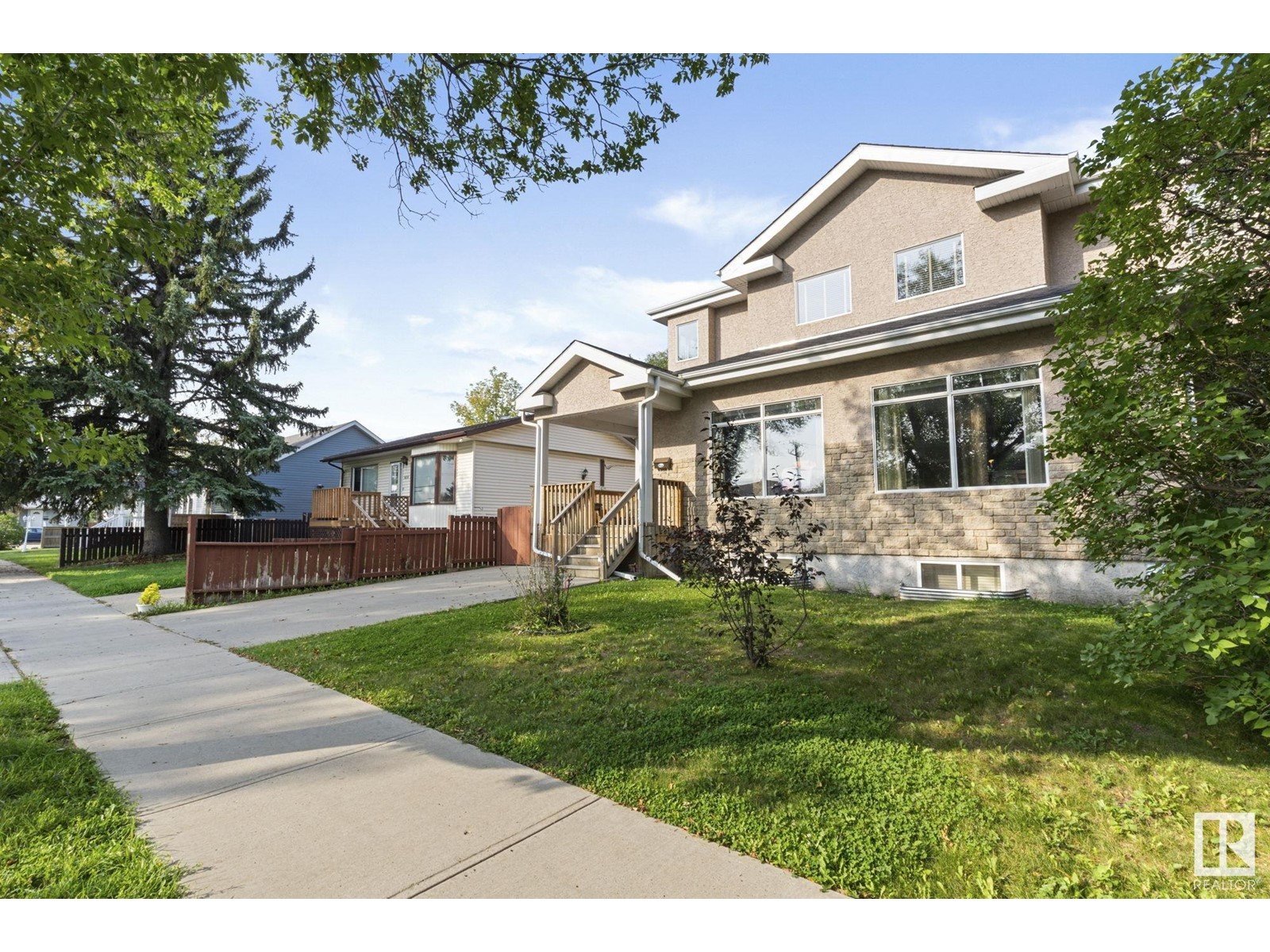 Property at 9512 154 ST NW image 3