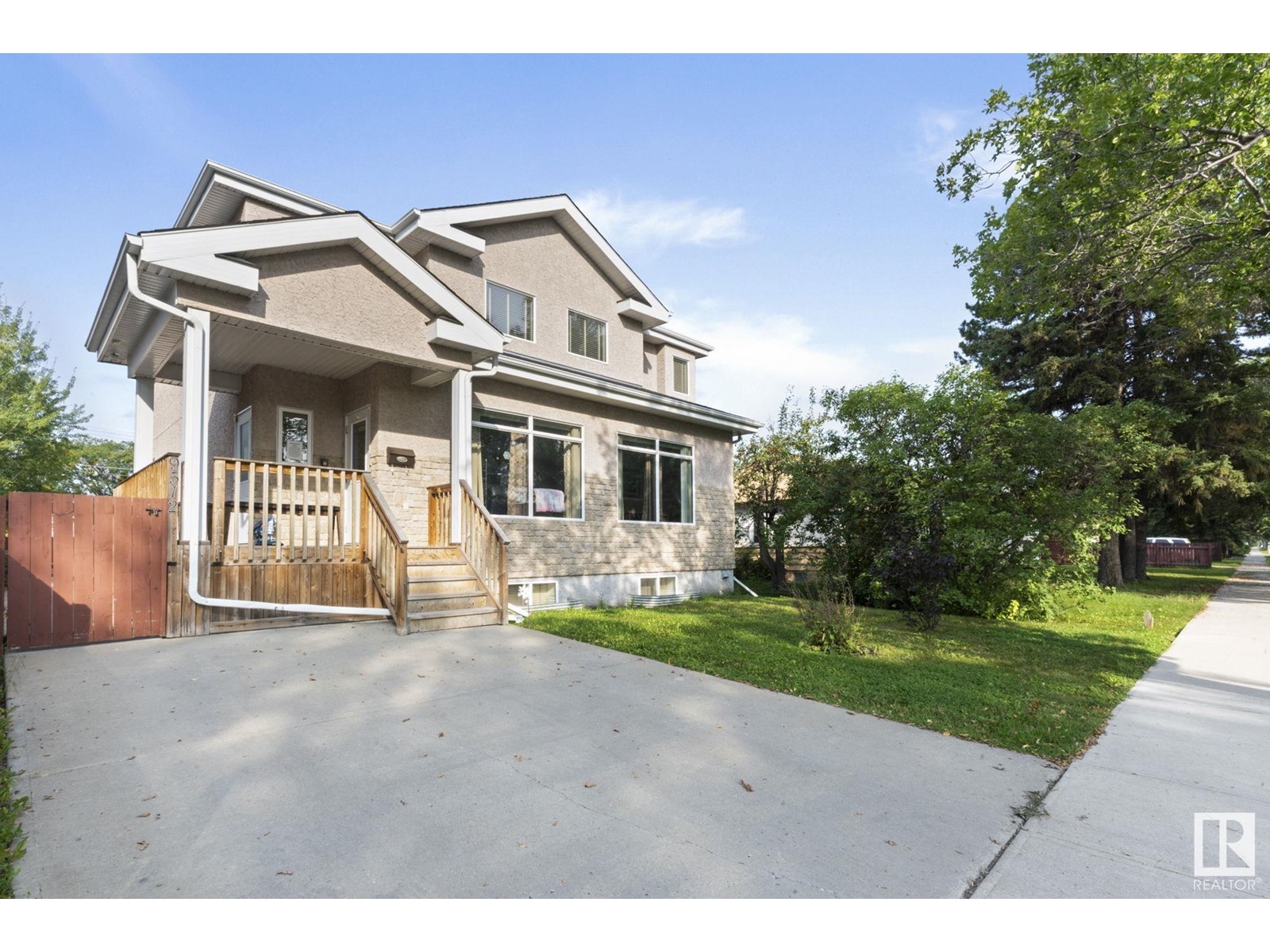 Property at 9512 154 ST NW image 2