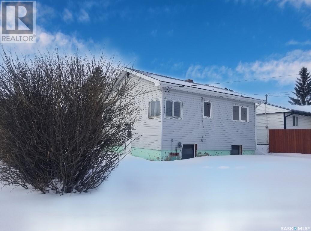 4901 Leader Street, Macklin, Saskatchewan  S0L 2C0 - Photo 2 - SK990388