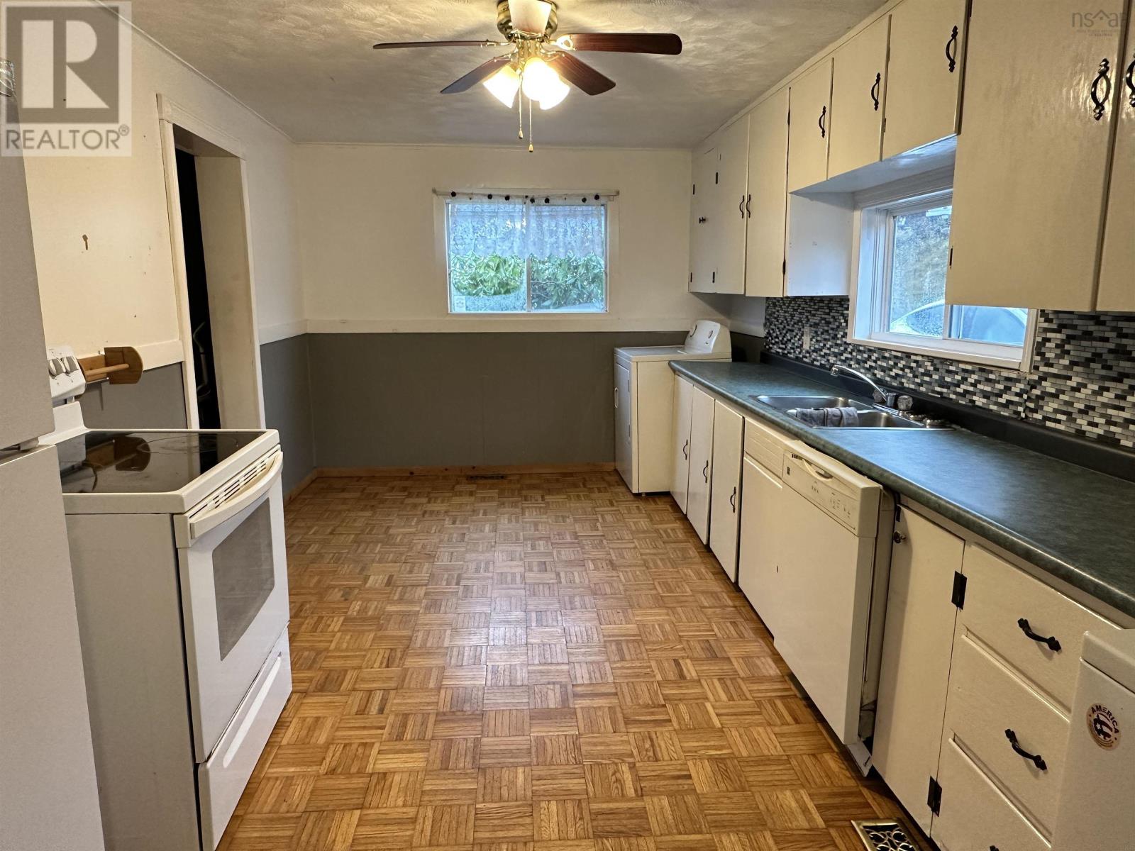 83 Glenwood Street, Milton, Nova Scotia  B0T 1P0 - Photo 9 - 202428173