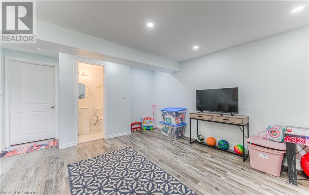 42 Green Valley Drive Unit# 28Kitchener, Ontario  N2P 2C3 - Photo 28 - 40638566