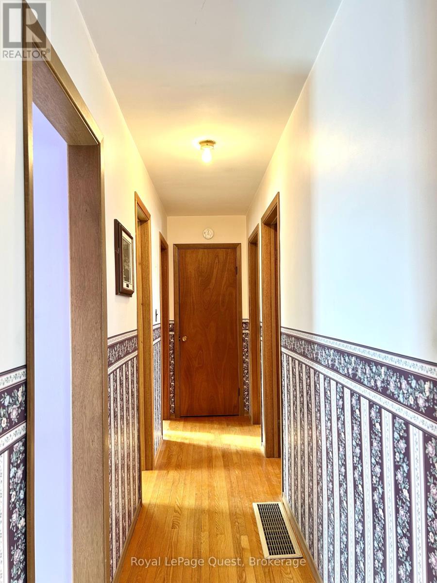 5 Edith Drive, Oro-Medonte, Ontario  L3V 0R3 - Photo 13 - S11890282