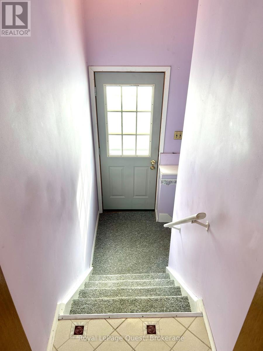 5 Edith Drive, Oro-Medonte, Ontario  L3V 0R3 - Photo 18 - S11890282