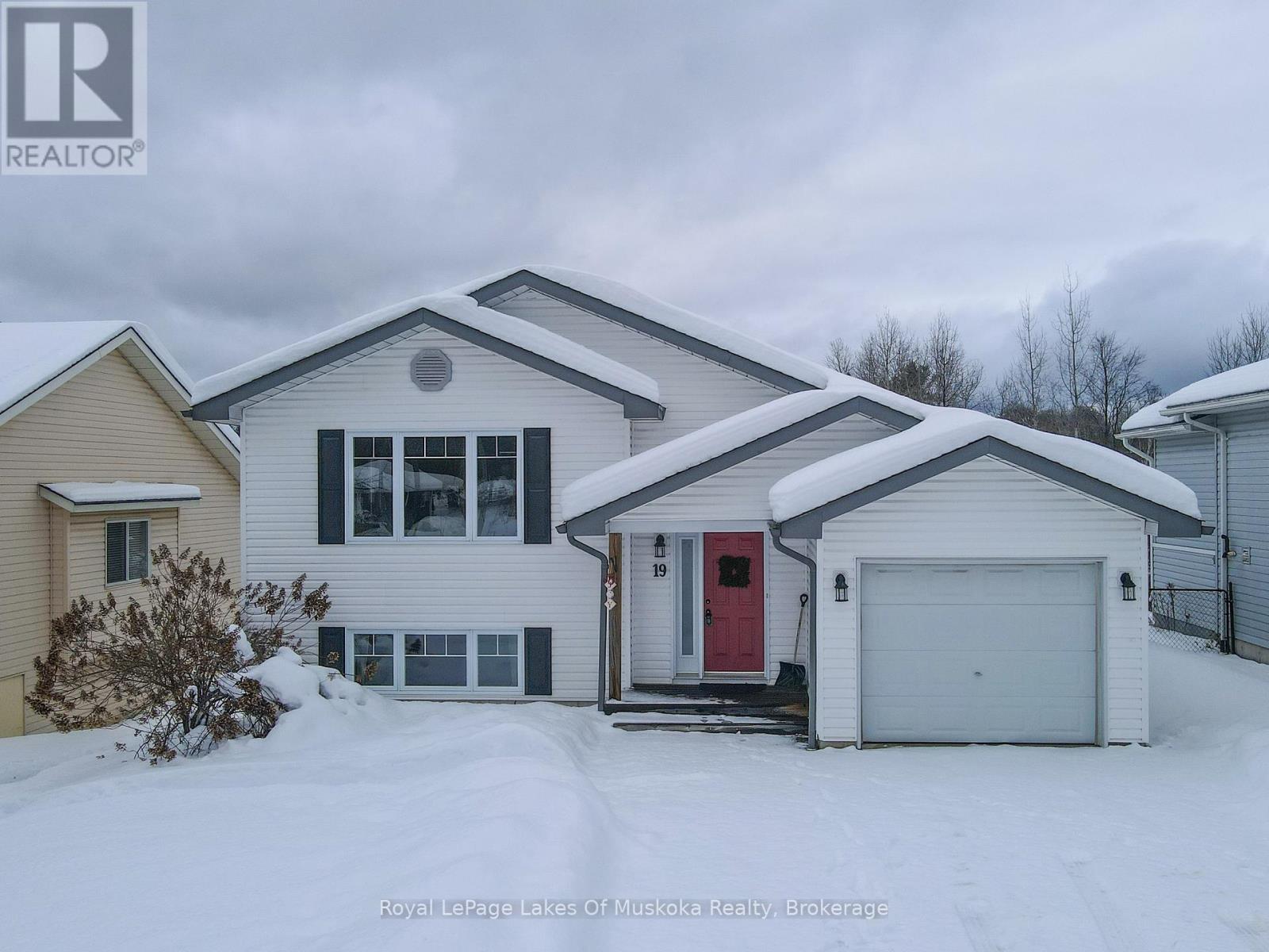 19 CAIRNS CRESCENT, Huntsville, Ontario