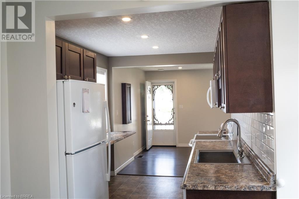 148 Wilkes Street, Brantford, Ontario  N3T 4W3 - Photo 4 - 40684889