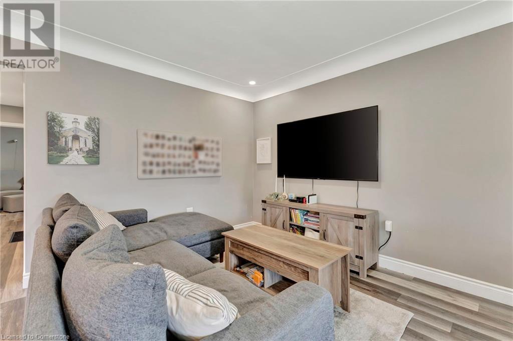 584 East 27th Street, Hamilton, Ontario  L8V 3H6 - Photo 8 - 40684918