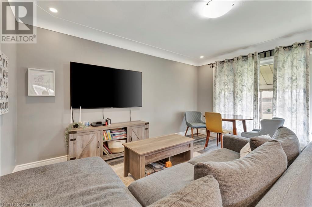 584 East 27th Street, Hamilton, Ontario  L8V 3H6 - Photo 9 - 40684918