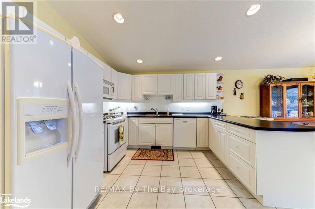 45 Pennsylvania Avenue, Wasaga Beach, Ontario  L9Z 3A8 - Photo 13 - S10437985