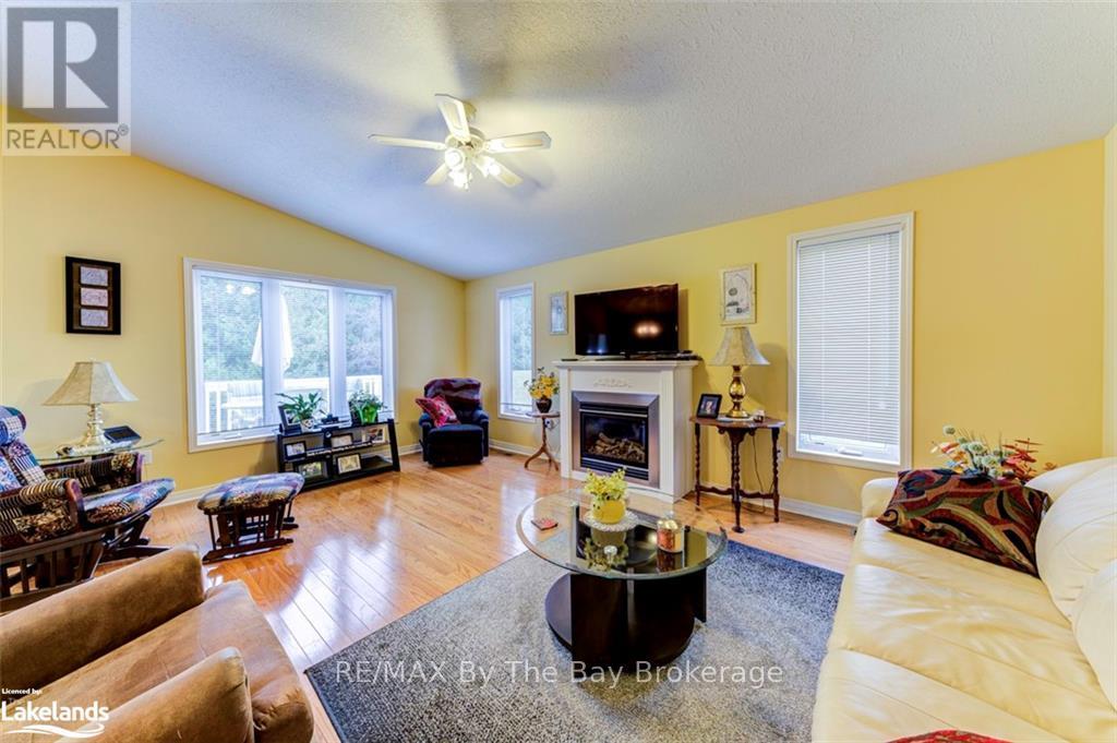 45 Pennsylvania Avenue, Wasaga Beach, Ontario  L9Z 3A8 - Photo 5 - S10437985