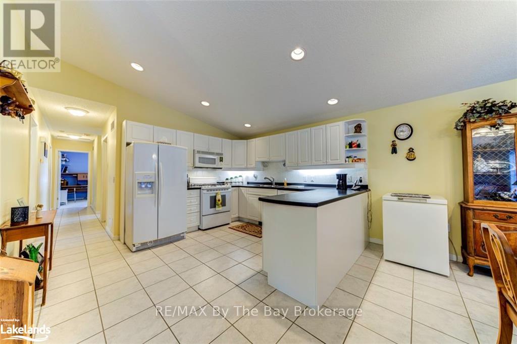 45 Pennsylvania Avenue, Wasaga Beach, Ontario  L9Z 3A8 - Photo 7 - S10437985