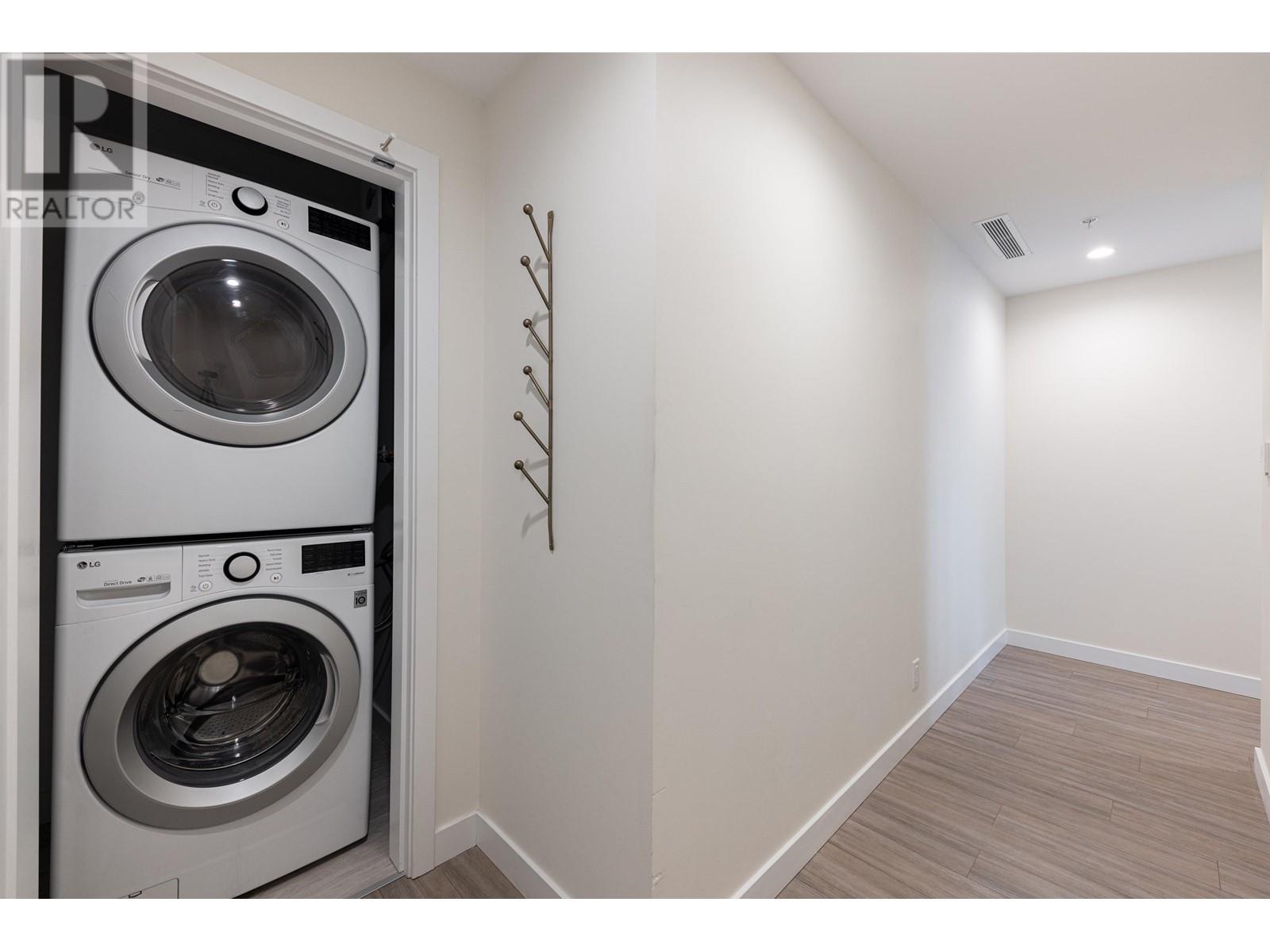 Listing Picture 5 of 38 : 1704 2311 BETA AVENUE, Burnaby / 本拿比 - 魯藝地產 Yvonne Lu Group - MLS Medallion Club Member