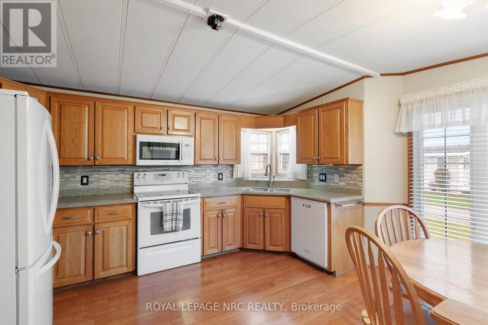 248 - 3033 Townline Road, Fort Erie (327 - Black Creek), Ontario  L0S 1S1 - Photo 12 - X11890782