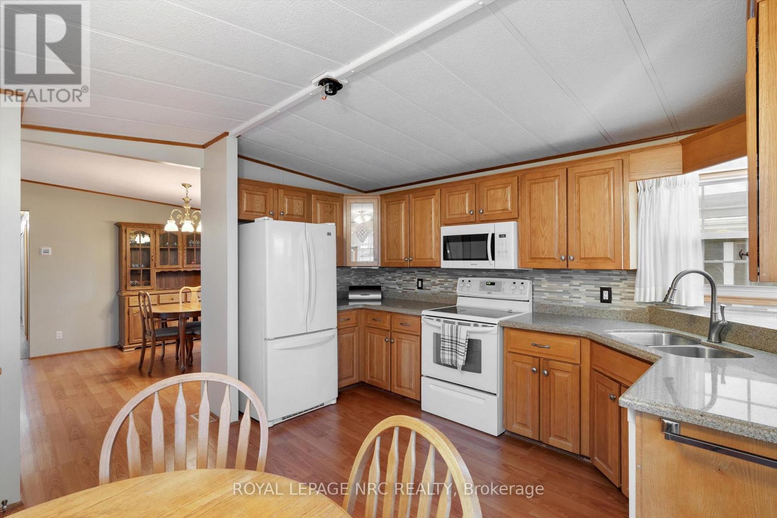 248 - 3033 Townline Road, Fort Erie (327 - Black Creek), Ontario  L0S 1S1 - Photo 13 - X11890782